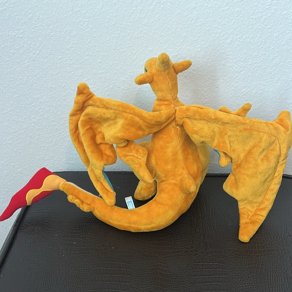 POKEMON Charizard Plush Toy - Picture 3 of 3